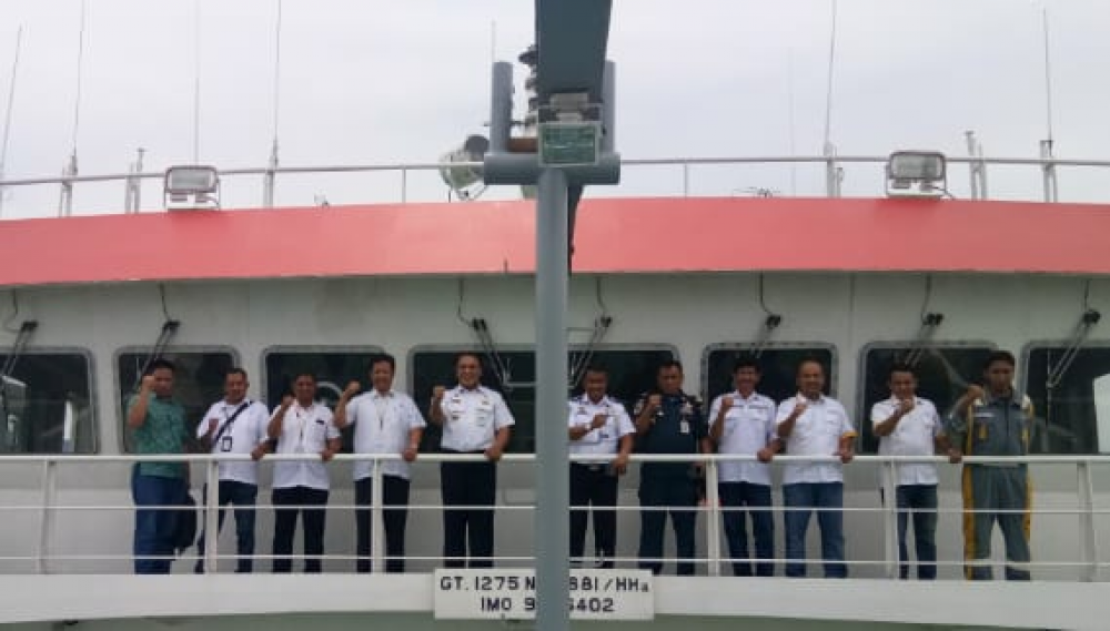 DUKUNG KONEKTIVITAS ANTAR PULAU, KAPAL KM. SABUK NUSANTARA 93 SEGERA LAYANI MASYARAKAT KOTABARU