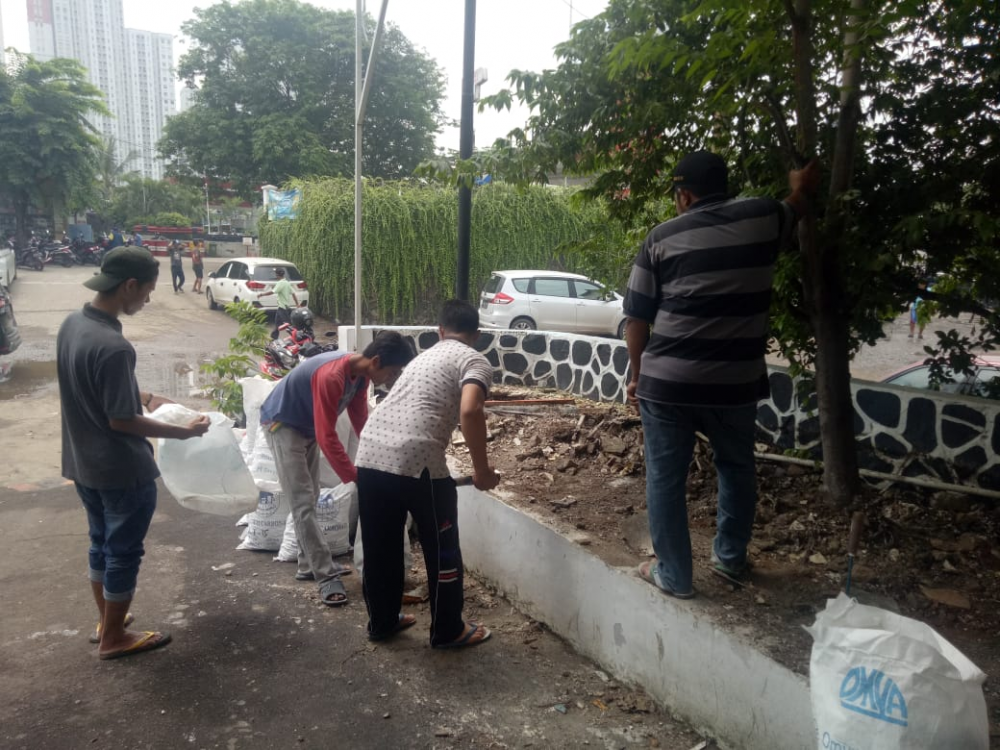 LIBATKAN MASYARAKAT SEKITAR PELABUHAN, KSOP MUARA ANGKE GELAR PADAT KARYA