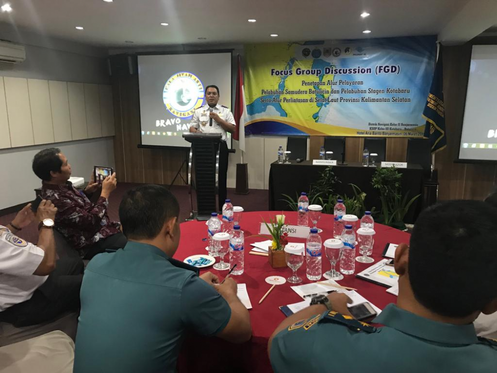TINGKATKAN PEMAHAMAN PENETAPAN ALUR PELAYARAN SELAT LAUT, DISNAV BANJARMASIN GELAR FOCUS GROUP DISCUSSIO