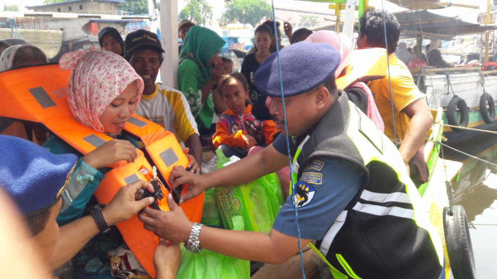 Giat Rutin Pengawasan Keselamatan dan Keamanan Pelayaran Embarkasi dan Debarkasi Penyebrangan Gili Ketapang - Probolinggo