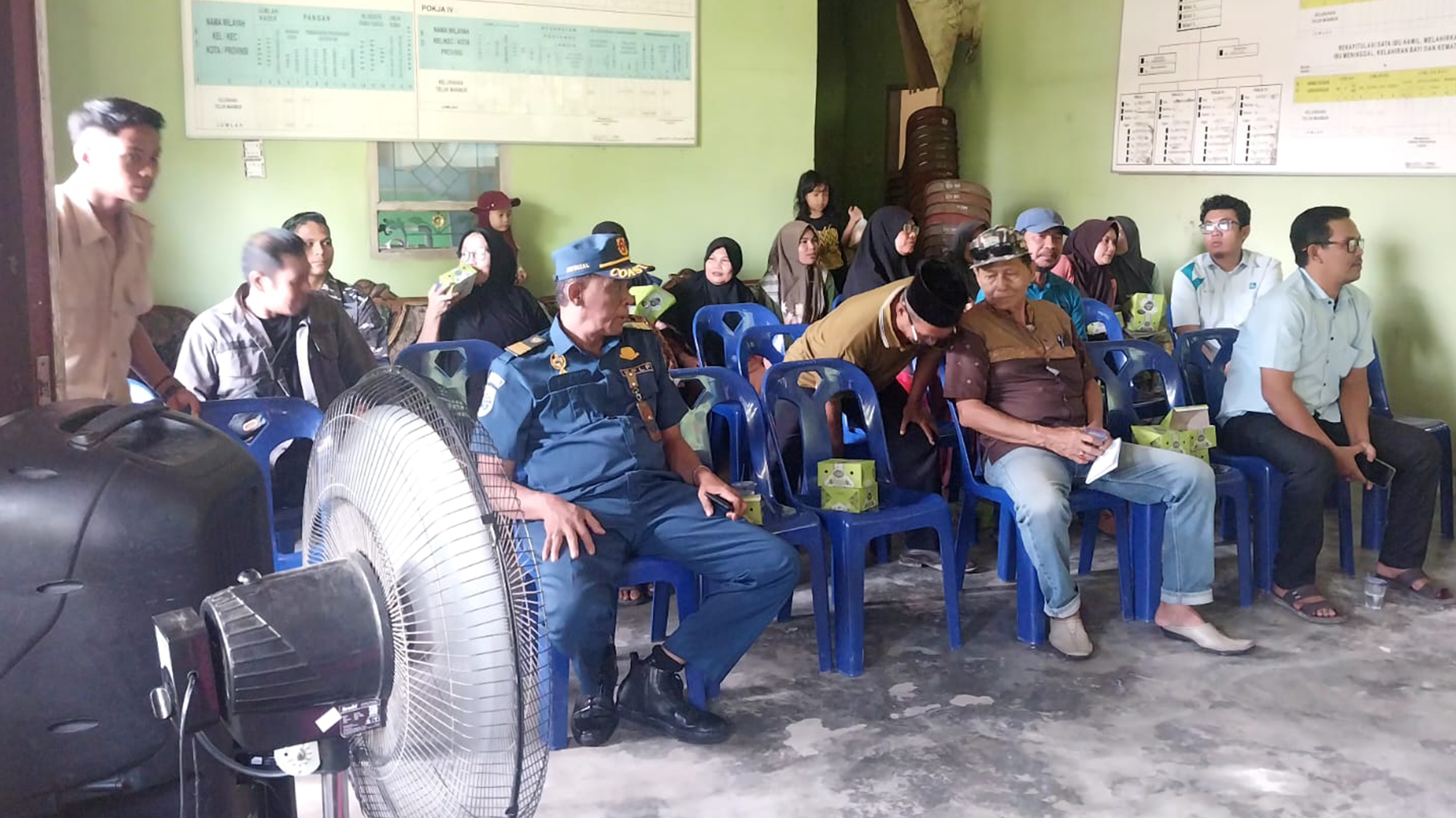 Kantor KSOP Kelas I Dumai menghadiri Kegiatan Sosialisasi Penggelaran Kabel Laut Tegangan Menengah 20 KV Dumai - Pulau Rupat PT. PLN UID Riau dan Kepulauan Riau di Aula Kantor Lurah Teluk Makmur.