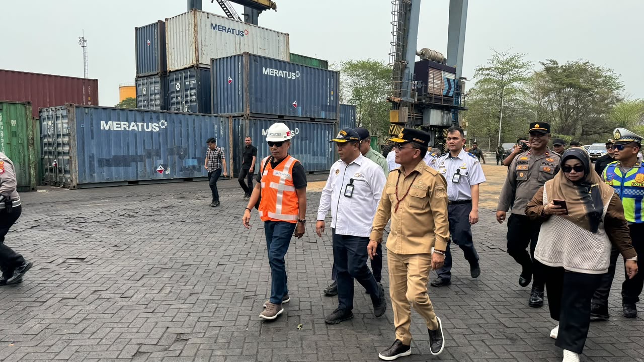 GUBERNUR KALTENG TINJAU PELABUHAN BAGENDANG, KSOP SAMPIT PASTIKAN PELAYARAN DAN DISTRIBUSI LOGISTIK TETAP LANCAR