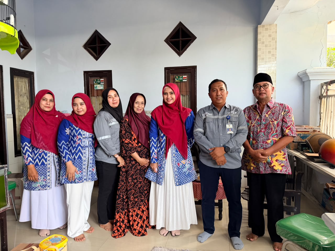 Pererat Silaturahmi, KSOP Kalianget Bersama DWP Laksanakan Giat Anjangsana ke Pegawai Purnatugas