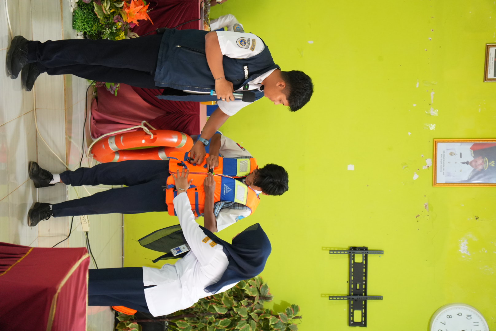 Tingkatkan Kesadaran Maritim, KSOP Kelas IV Kalianget Gelar Edukasi Keselamatan Pelayaran di SMPN 1 Kalianget