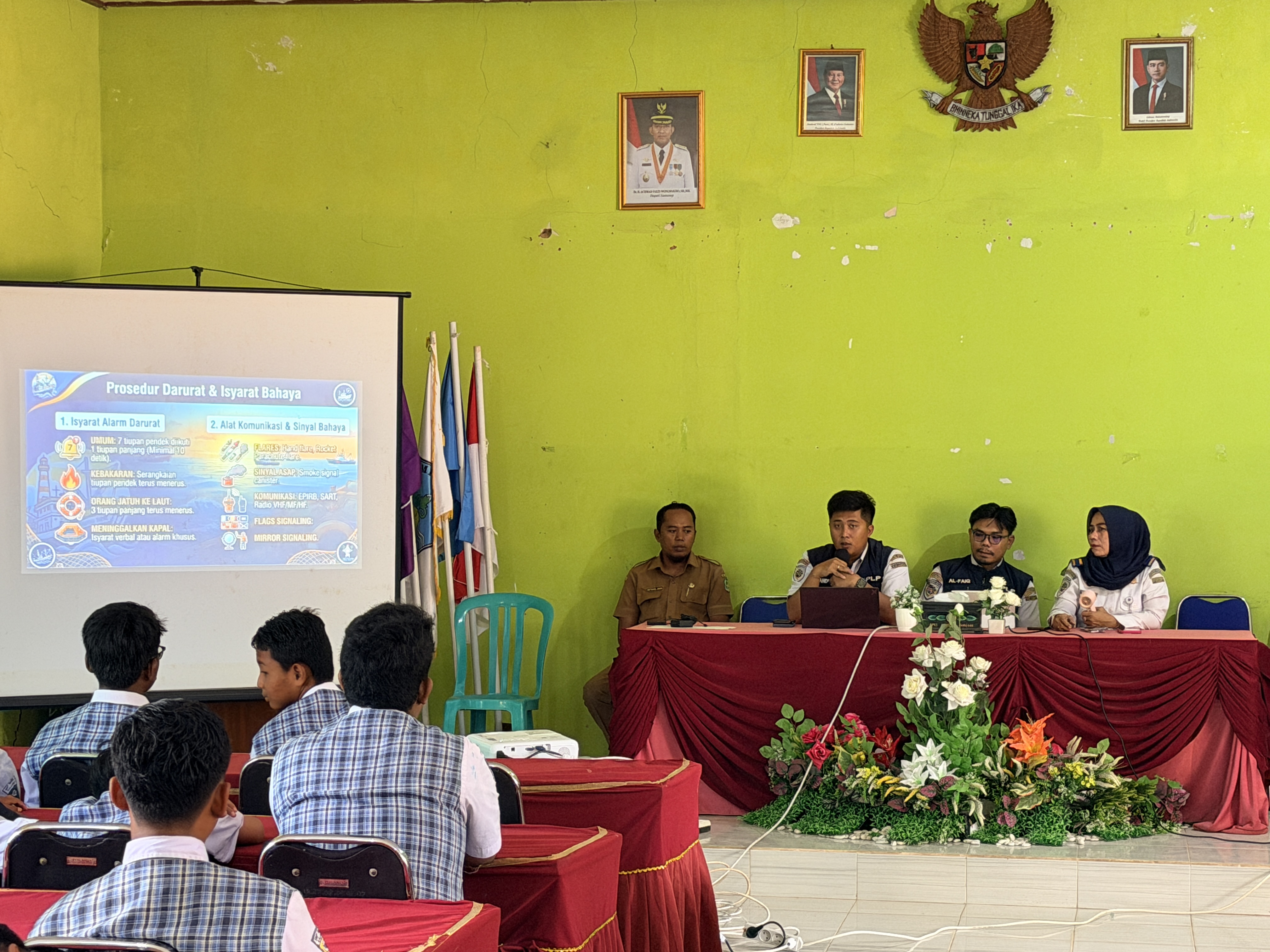 Tingkatkan Kesadaran Maritim, KSOP Kelas IV Kalianget Gelar Edukasi Keselamatan Pelayaran di SMPN 1 Kalianget