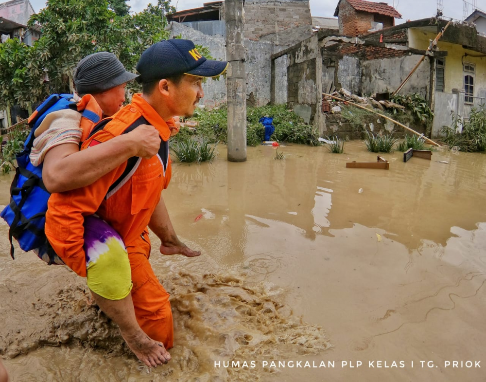 KEMENHUB DIRIKAN POSKO BANTUAN KORBAN BANJIR JABODETABEK DI PELABUHAN TANJUNG PRIOK