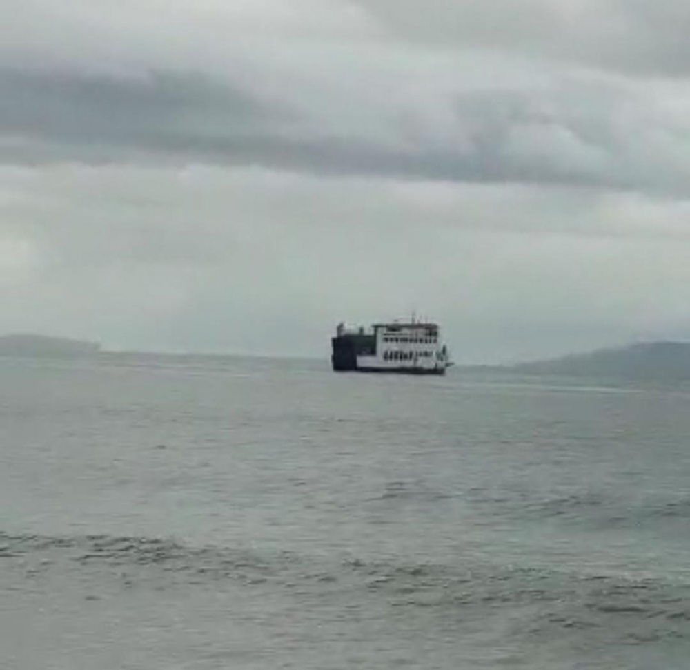 KAPAL KMP. TERUBUK ALAMI KEBOCORAN, SELURUH PENUMPANG BERHASIL DIEVAKUASI DENGAN SELAMAT