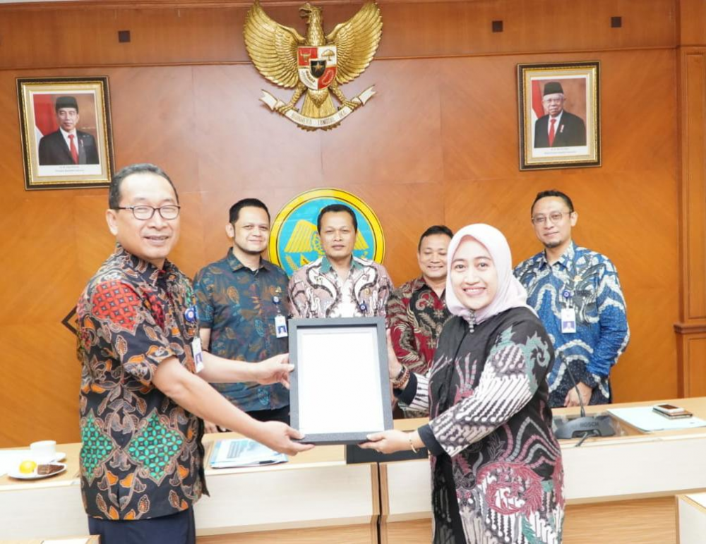 AWALI TAHUN 2020, SEKRETARIAT DITJEN HUBLA KEMENHUB TERIMA SERTIFIKAT ISO 9001 2015