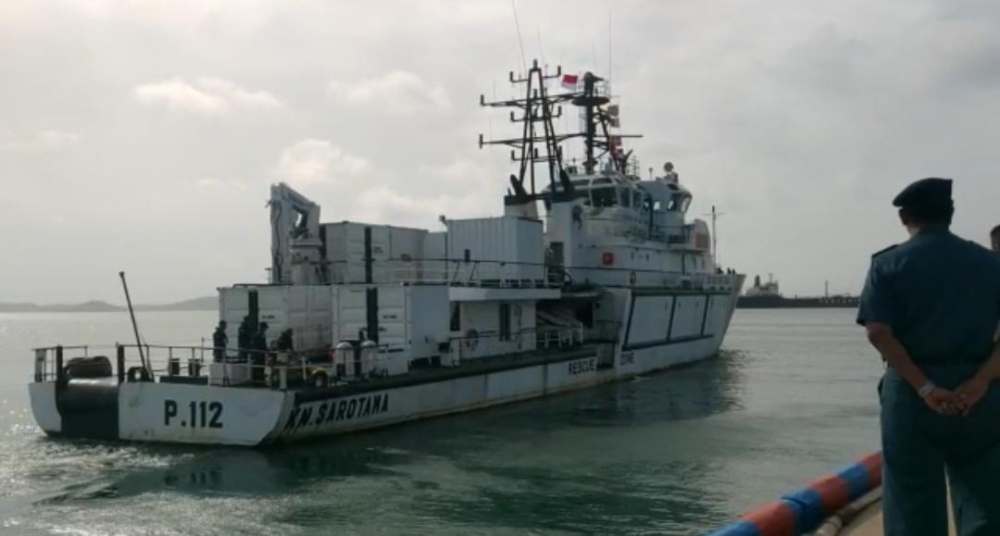 KAPAL KN SAROTAMA P-112 PATROLI DI PERAIRAN NATUNA DALAM RANGKA PENGAMANAN ANGKUTAN LAUT NATARU