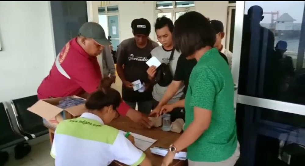 GELOMBANG TINGGI DI PERAIRAN FLORES, KAPAL KM. WINDU KARSA DWYTIA ALAMI PENUNDAAN KEBERANGKATAN