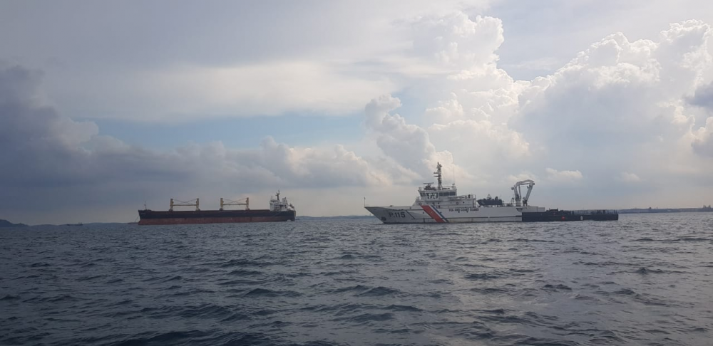 EMPAT KAPAL PATROLI KPLP CEK KAPAL ASING YANG MASUKI DAN LEGO JANGKAR DI PERAIRAN BATAM