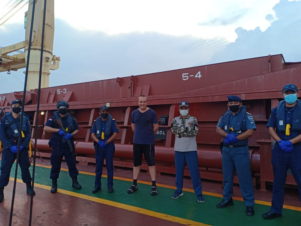 EMPAT KAPAL PATROLI KPLP CEK KAPAL ASING YANG MASUKI DAN LEGO JANGKAR DI PERAIRAN BATAM
