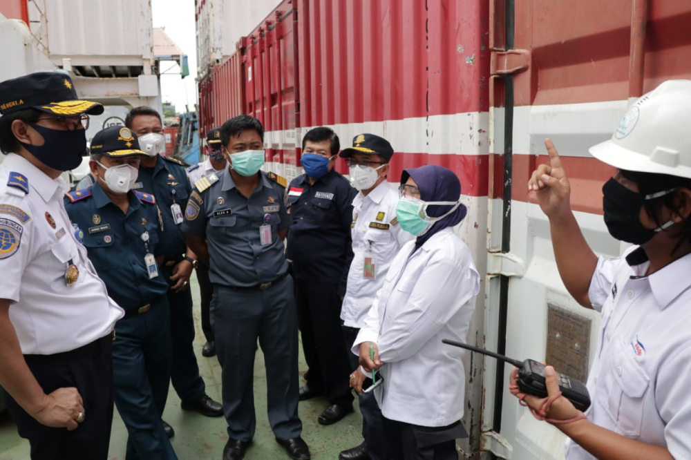 PENGENDALIAN TRANSPORTASI LAUT JELANG LEBARAN DI MAKASSAR BERJALAN TERTIB DAN DISIPLIN