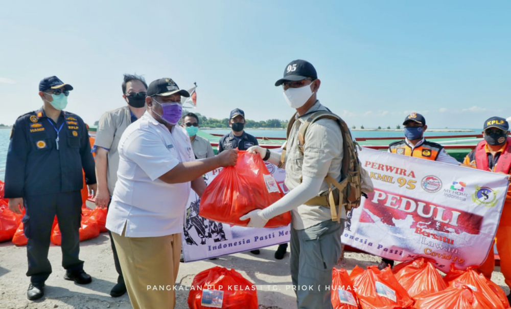 JELANG IDUL FITRI 1441 H, PLP TANJUNG PRIOK BAGIKAN SEMBAKO DI PULAU LANCANG
