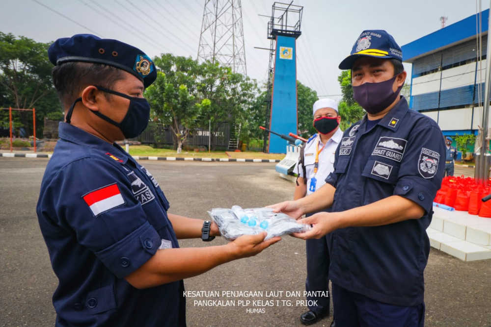 PEDULI DAMPAK COVID-19, PANGKALAN PLP TANJUNG PRIOK DAN KOMUNITAS BATANG PERANTAUAN (KOBARAN) GELAR AKSI SOSIAL