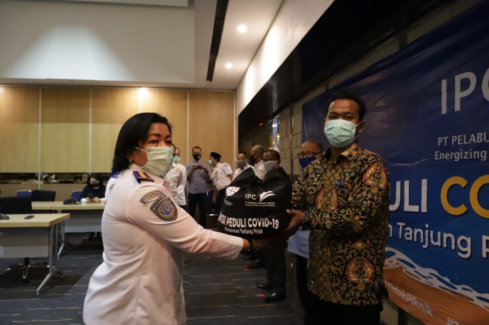 KEMENHUB DAN PELINDO II GELAR AKSI PEDULI COVID-19 DI WILAYAH PELABUHAN TANJUNG PRIOK JAKARTA