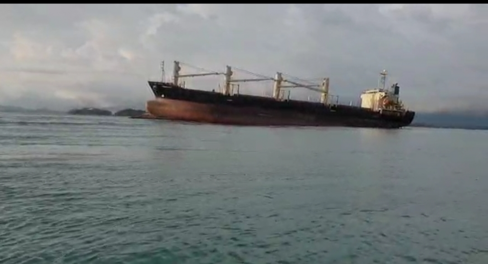 KEMENHUB KERAHKAN DUA KAPAL PATROLI KPLP CEK ADANYA LAPORAN KAPAL KANDAS DI PERAIRAN BATAM