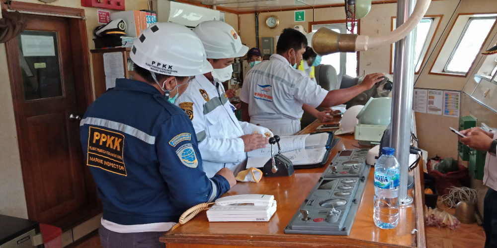 UTAMAKAN ASPEK KESELAMATAN, KEMENHUB PERIKSA KAPAL PENUMPANG YANG LAYANI ANGKUTAN LEBARAN 2020 DI PADANG