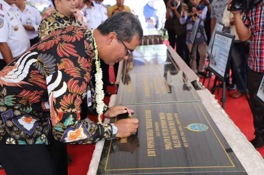 OPTIMALKAN PELAYANAN PUBLIK, DIRJEN PERHUBUNGAN LAUT RESMIKAN ENAM GEDUNG KANTOR DAN TIGA MENARA SUAR