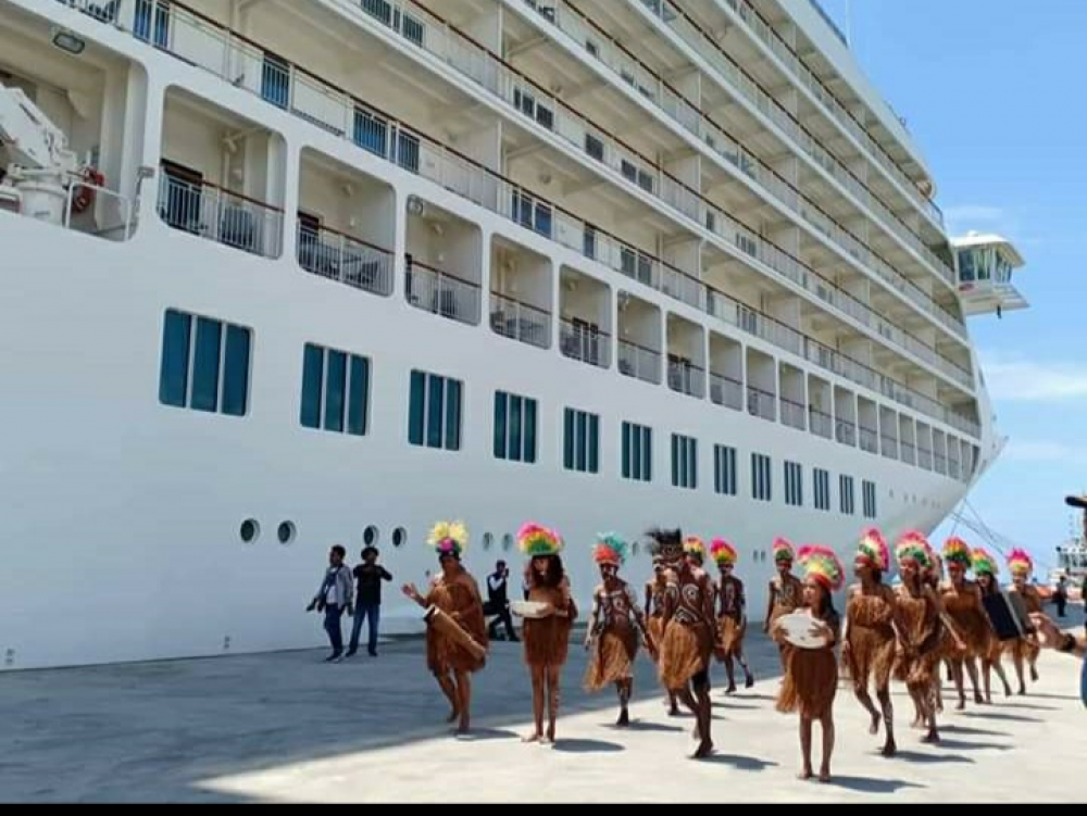 DUKUNG WISATA DI INDONESIA TIMUR, PELABUHAN BIAK SAMBUT PELAYARAN PERDANA KAPAL CRUISE MV. THE WORLD