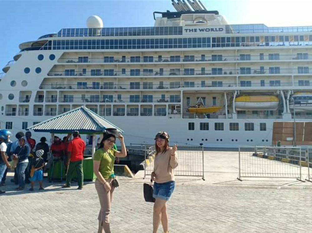 DUKUNG WISATA DI INDONESIA TIMUR, PELABUHAN BIAK SAMBUT PELAYARAN PERDANA KAPAL CRUISE MV. THE WORLD
