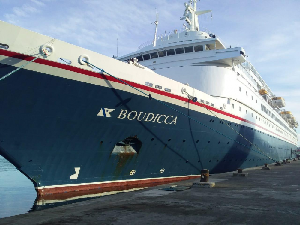 SETELAH KAPAL CRUISE MV. THE WORLD, KINI KAPAL CRUISE MV BOUDICCA ASAL BAHAMAS BERLABUH DI PELABUHAN AMBON