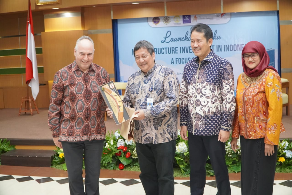 PELUNCURAN BUKU INFRASTRUCTURE INVESTMENT IN INDONESIA, KEMENHUB SIAPKAN PELABUHAN YANG BERDAYA SAING