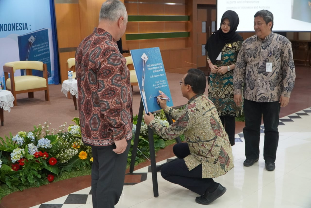 PELUNCURAN BUKU INFRASTRUCTURE INVESTMENT IN INDONESIA, KEMENHUB SIAPKAN PELABUHAN YANG BERDAYA SAING