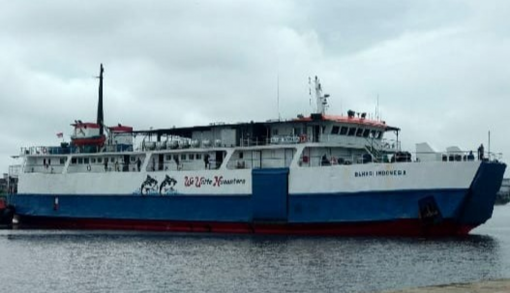 KAPAL KM. BAHARI INDONESIA TERBAKAR DI LAUT JAWA, 26 ORANG ABK BERHASIL DIEVAKUASI DENGAN SELAMAT