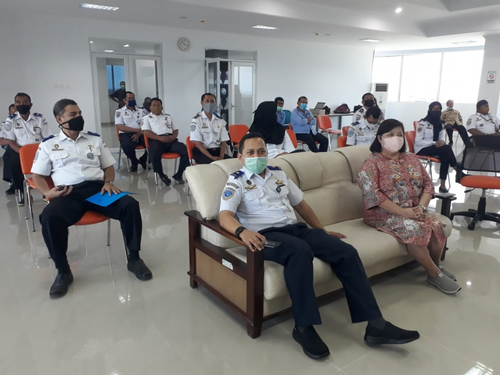 OPTIMALKAN PENGAWASAN PENGANGKUTAN BARANG BERBAHAYA CURAH PADAT, KEMENHUB GELAR PELATIHAN IMSBC CODE