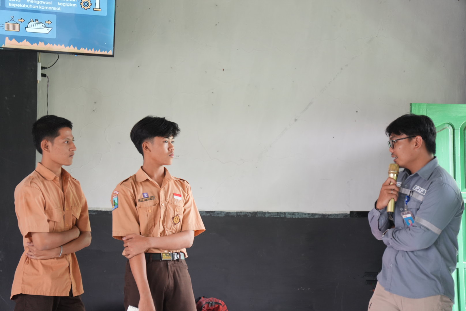 Tingkatkan Kesadaran Maritim Sejak Dini, KSOP Kalianget Sukses Gelar Sosialisasi Keselamatan Pelayaran di Ponpes Raudhatut Thalibin