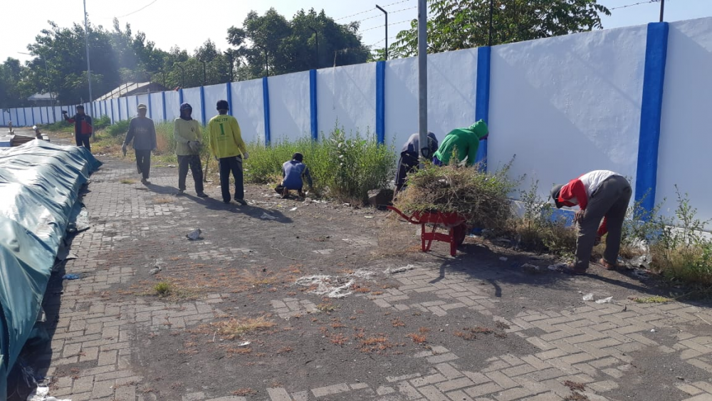 PEDULI EKONOMI MASYARAKAT TERKENA DAMPAK PANDEMI COVID-19, KSOP PANARUKAN GELAR KEGIATAN PADAT KARYA