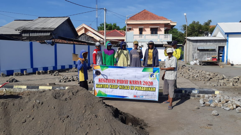 PEDULI EKONOMI MASYARAKAT TERKENA DAMPAK PANDEMI COVID-19, KSOP PANARUKAN GELAR KEGIATAN PADAT KARYA