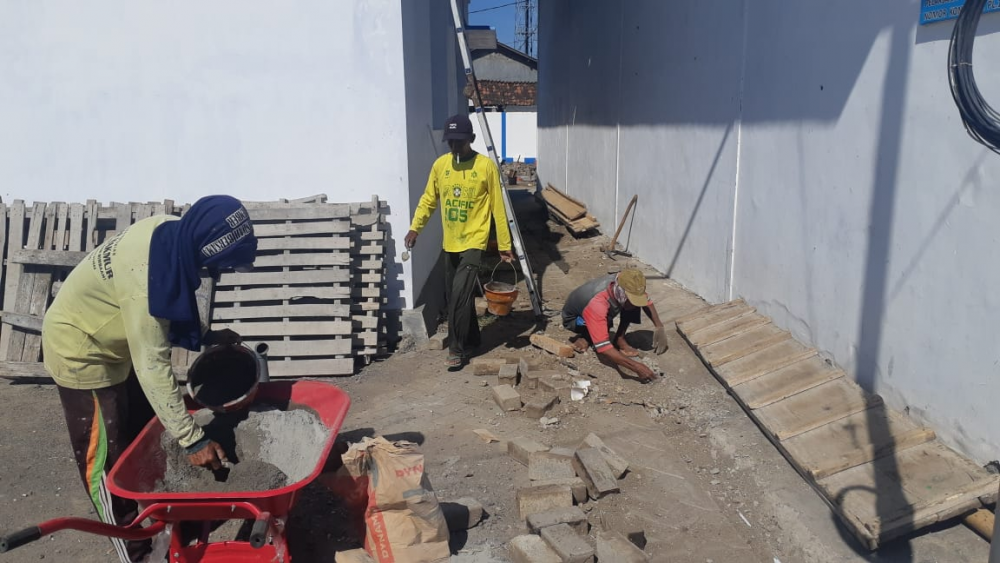 PEDULI EKONOMI MASYARAKAT TERKENA DAMPAK PANDEMI COVID-19, KSOP PANARUKAN GELAR KEGIATAN PADAT KARYA