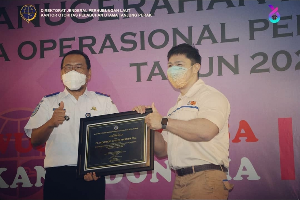 PERINGATI HARI PERHUBUNGAN NASIONAL 2020, OTORITAS PELABUHAN UTAMA TANJUNG PERAK BERI PENGHARGAAN 12 PERUSAHAAN TERBAIK