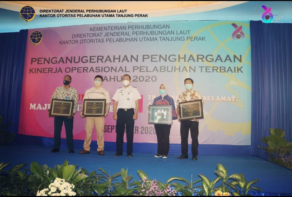 PERINGATI HARI PERHUBUNGAN NASIONAL 2020, OTORITAS PELABUHAN UTAMA TANJUNG PERAK BERI PENGHARGAAN 12 PERUSAHAAN TERBAIK