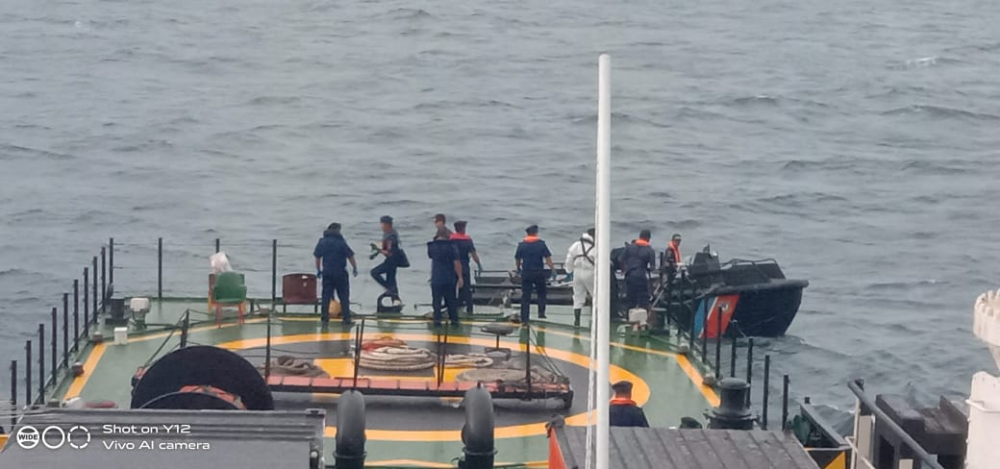 PLP TANJUNG UBAN KERAHKAN KN. KALIMASDHA-P.115 EVAKUASI 4 NELAYAN YANG HANYUT DI PERAIRAN TANJUNG BERAKIT