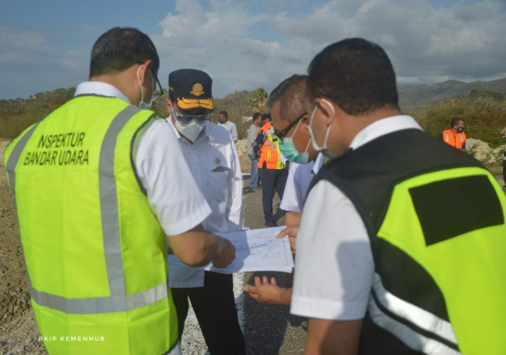 Menhub Pastikan Proyek Bandara dan Pelabuhan di Labuan Bajo Tetap Berjalan