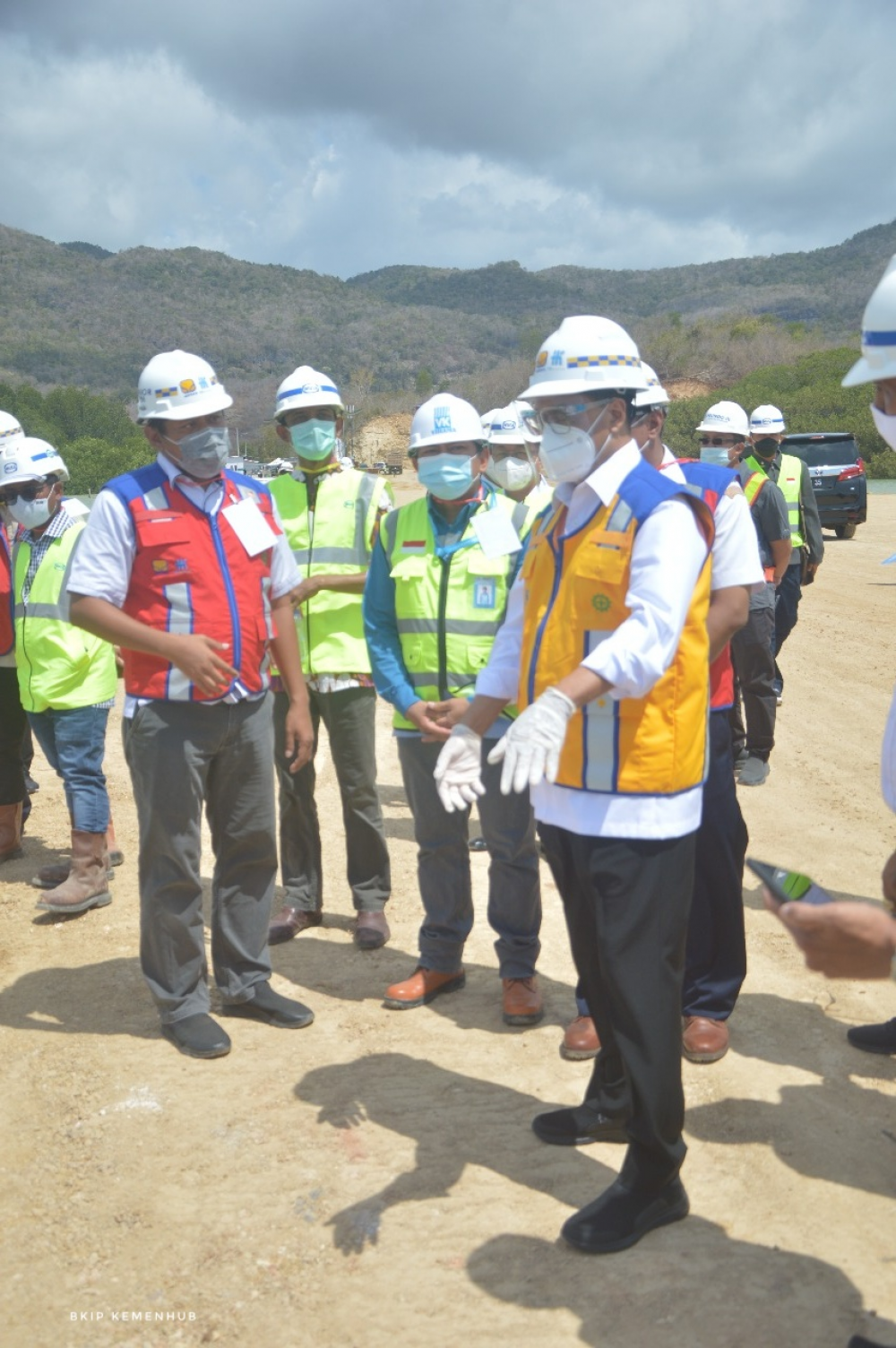 Menhub Pastikan Proyek Bandara dan Pelabuhan di Labuan Bajo Tetap Berjalan