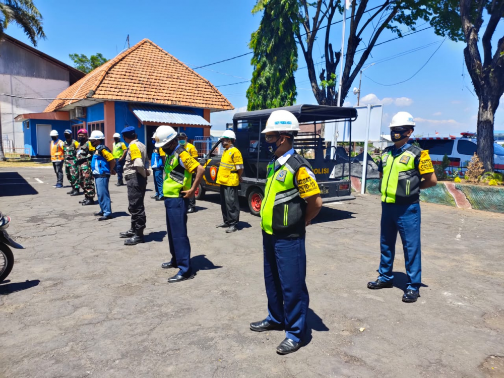 Giat Patroli Gabungan Terpadu Penegakkan Protokol Kesehatan di Kawasan Pelabuhan Probolinggo.