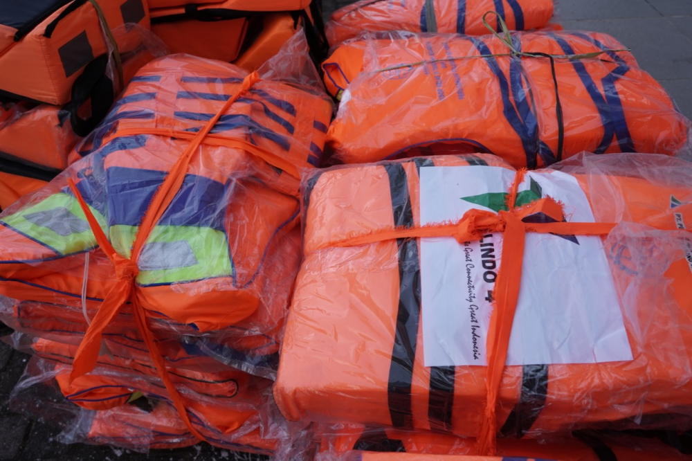 KSOP TARAKAN GELAR SAFETY AND HEALTHY CAMPAIGN 2020 DENGAN BAGIKAN LIFE JACKET SERTA SOSIALISASI MASKER KE NELAYAN