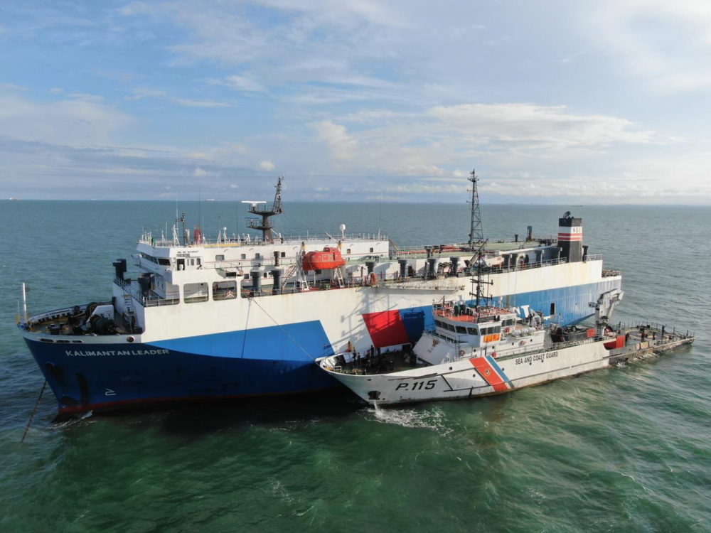 KAPAL IKAN KM. MITRA XXI TENGGELAM, SELURUH KRU KAPAL BERHASIL DIEVAKUASI KAPAL PATROLI KPLP