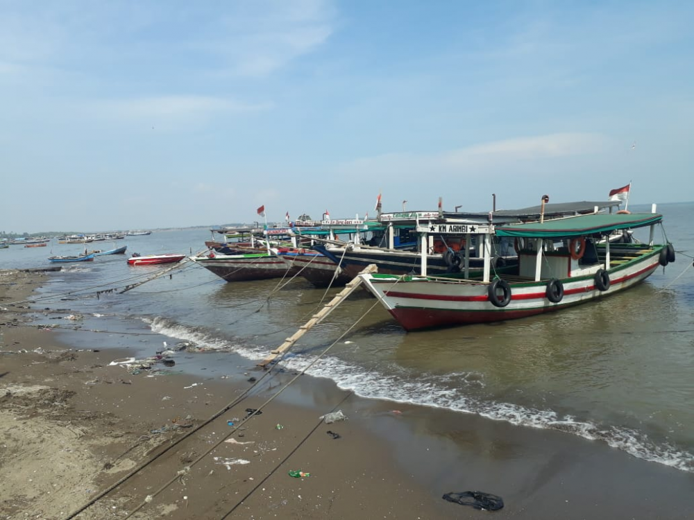 SAFETY AND HEALTHY CAMPAIGN 2020, KEMENHUB BAGIKAN ALAT KESELAMATAN KAPAL DAN ALAT KESEHATAN DI PELABUHAN TANJUNG PASIR