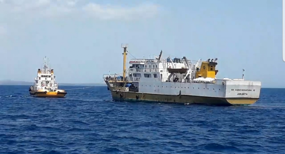 ALAMI KERUSAKAN DI PERAIRAN PULAU KERA NTT, DITJEN HUBLA KIRIM KAPAL PATROLI KNP. 340 BANTU EVAKUASI KM. SABUK NUSANTARA 55
