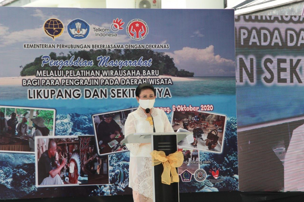 DORONG INOVASI DAN PRODUKTIVITAS, KEMENHUB DAN DEKRANAS GELAR PELATIHAN KERAJINAN RAKYAT DI WISATA SUPER PRIORITAS LIKUPANG