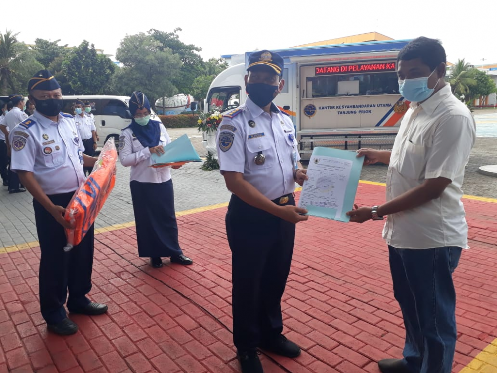 WUJUDKAN LAYANAN PRIMA KEPADA PENGGUNA JASA TRANSPORTASI LAUT, SYAHBANDAR TANJUNG PRIOK LUNCURKAN LAYANAN MOBIL KELILING