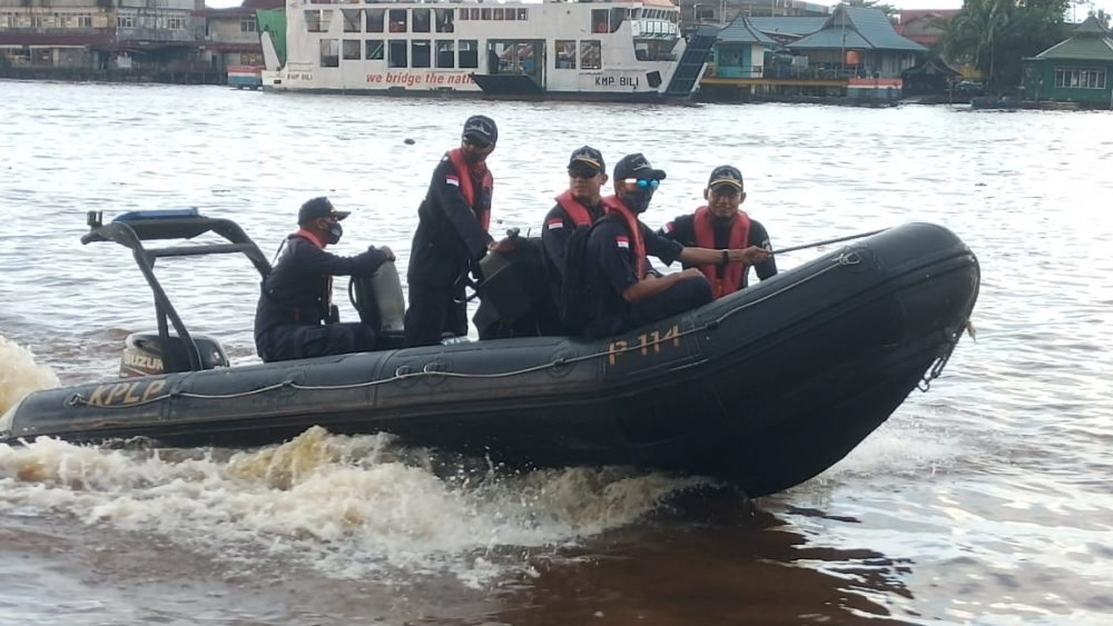 PENEGAKAN HUKUM DI LAUT, KEMENHUB GELAR OPERASI PENERTIBAN KELENGKAPAN DOKUMEN BERLAYAR DI PERAIRAN PONTIANAK