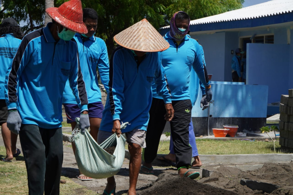 PEMBERDAYAAN MASYARAKAT SEKITAR, DITJEN HUBLA SELENGGARAKAN PADAT KARYA DI MENARA SUAR TANJUNG PACINAN