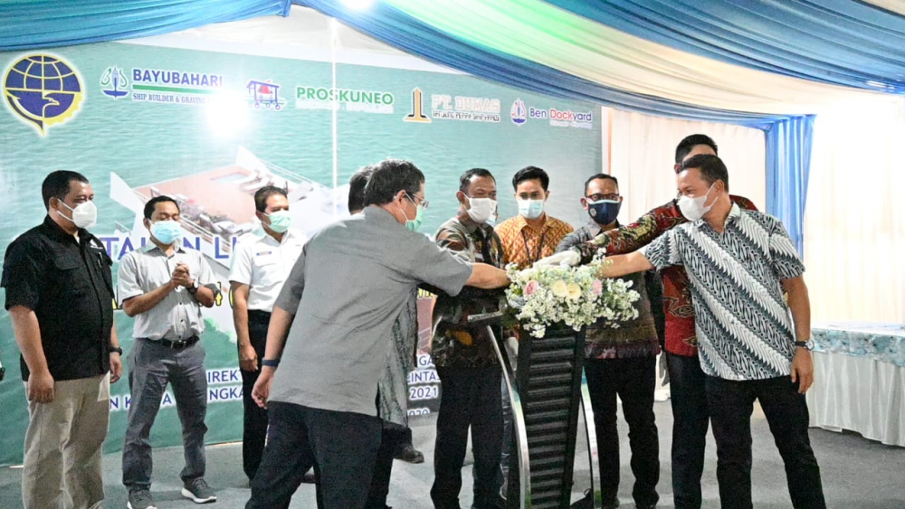 DUKUNG DESTINASI WISATA SUPER PRIORITAS, KEMENHUB BANGUN 4 KAPAL WISATA BOTTOM GLASS UNTUK WILAYAH LABUAN BAJO DAN BUNAKEN