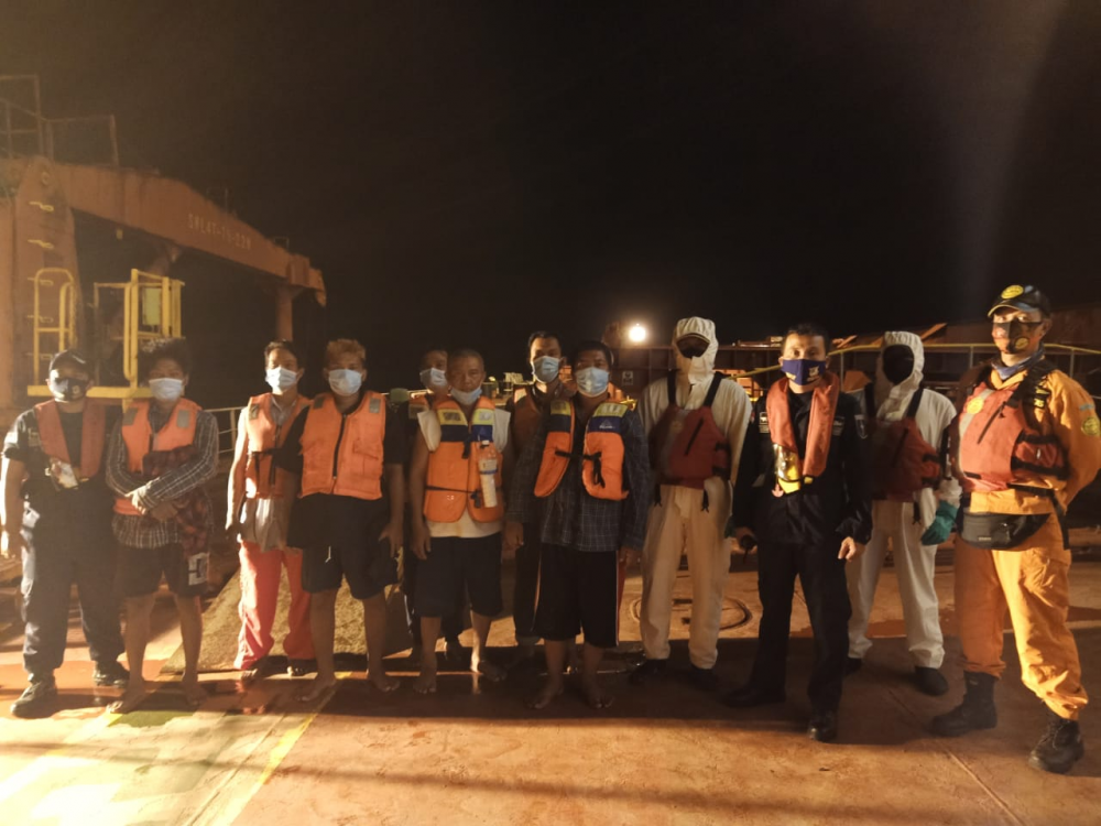 KAPAL PATROLI KPLP EVAKUASI KORBAN TENGGELAMNYA KAPAL KM. KERINCI INDAH 02 DI SELATAN LOMBOK